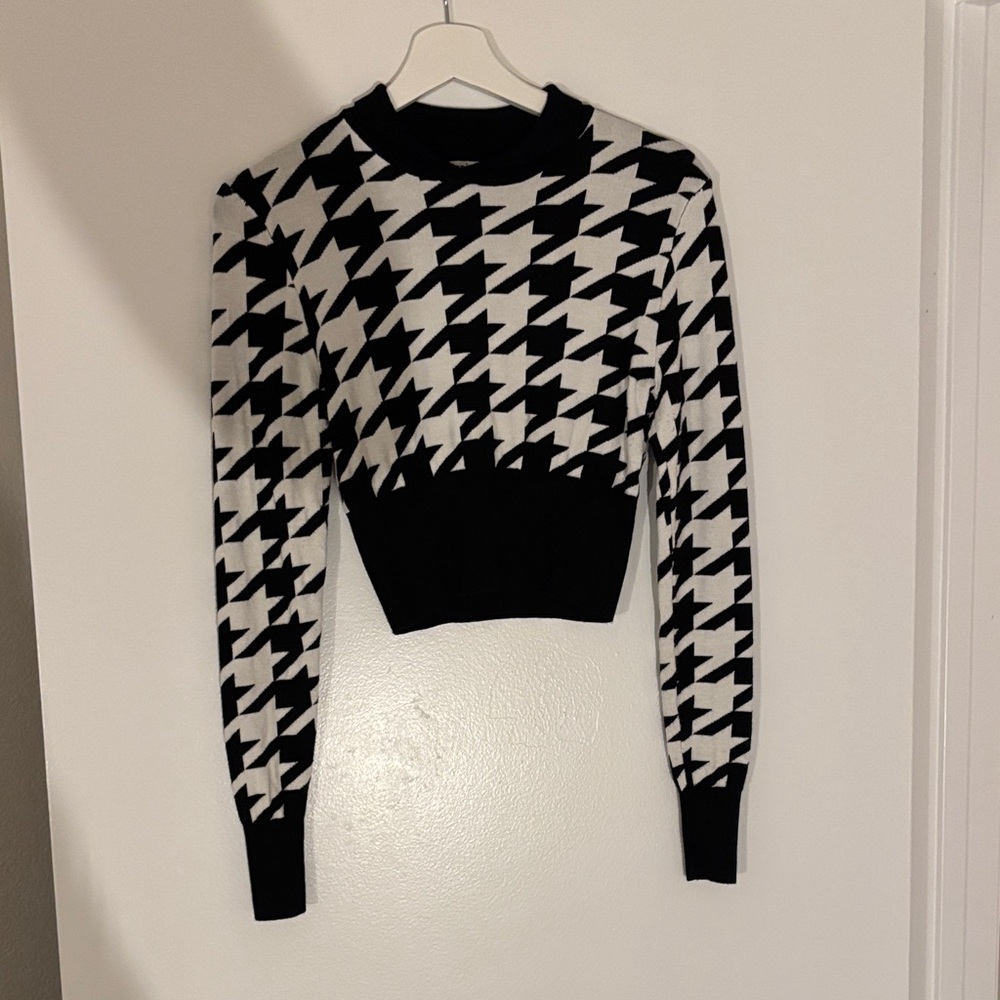 Unique Vintage Black & White Houndstooth Cropped Crew Sweater